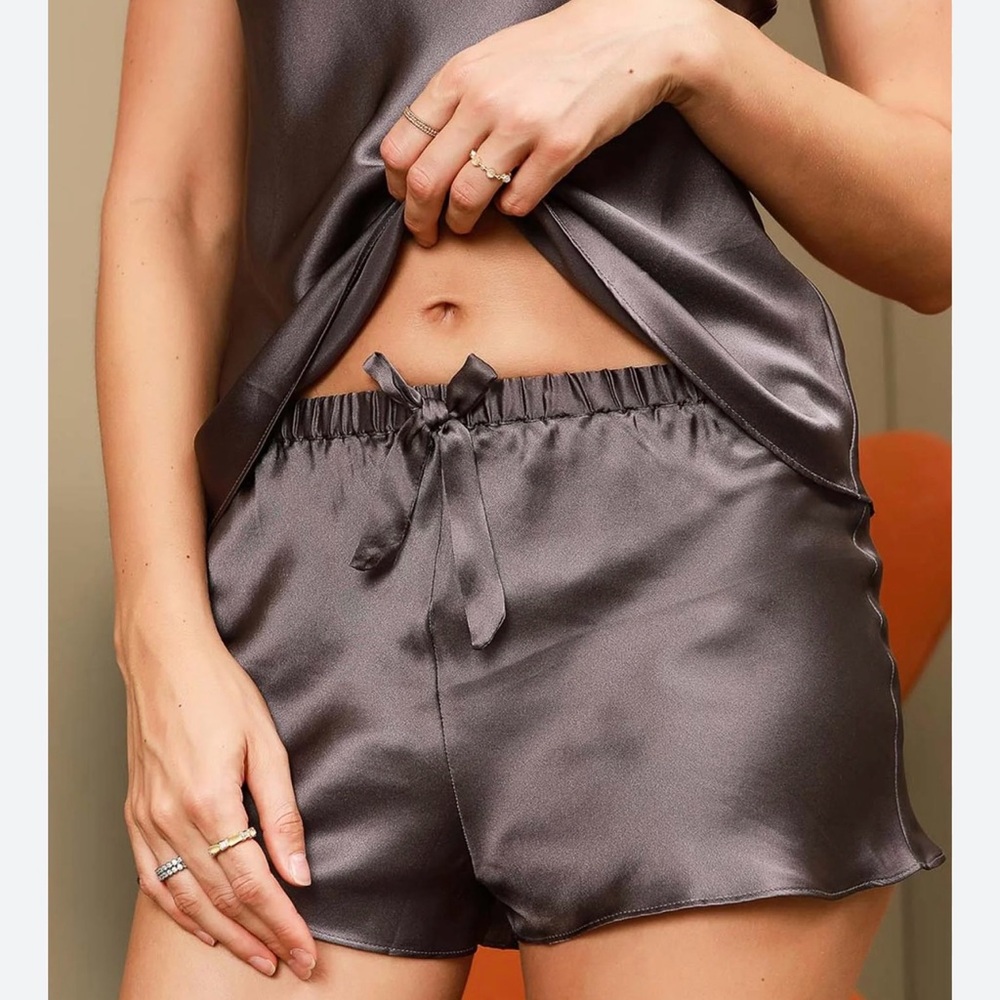 SilkSilky Women’s 100% Silk‎ Pajama Shorts Sz S Gray Pull On Drawstring Comfort